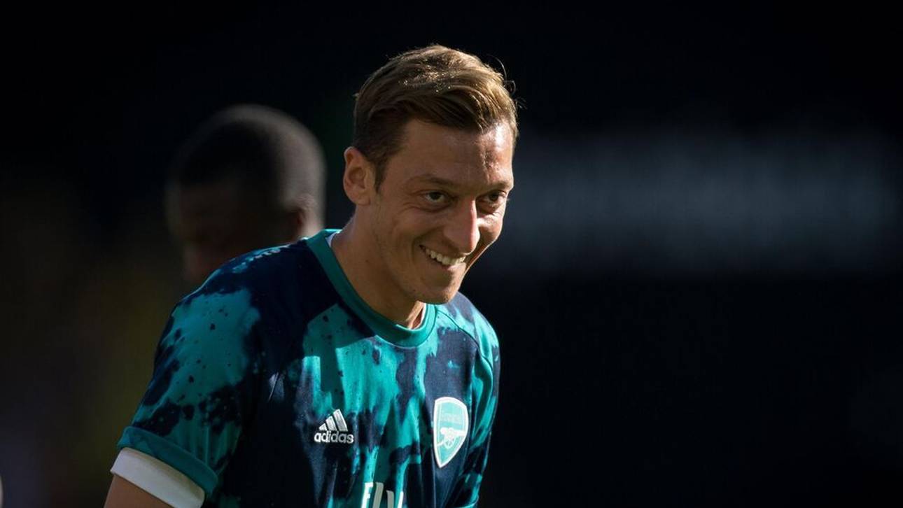 Özil spendiert Schulkindern Essen