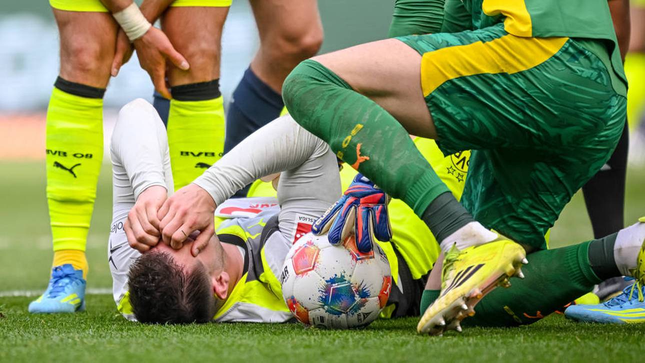 Niklas Süle liegt verletzt auf dem Boden und hält sich die Hände vors Gesicht