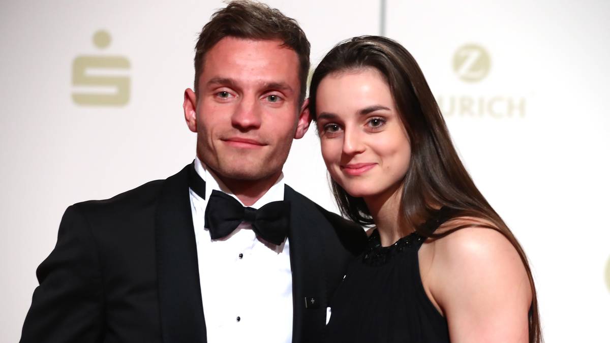 Die Turner Andreas Brettschneider und Pauline Schäfer haben sich für schlichtes Schwarz entschieden