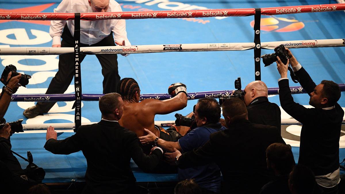 Die Halle in London kochte, Fotografen stürzten sich auf den am Boden liegenden Haye