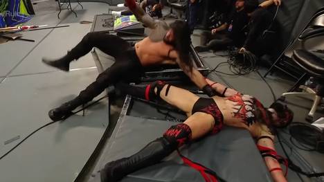 Im Hauptkampf von WWE Extreme Rules 2021 sorgen Roman Reigns und "Demon" Finn Balor für Kleinholz. Ex-NFL-Star Pat McAfee verliert am Kommentatorenpult fast die Stimme.