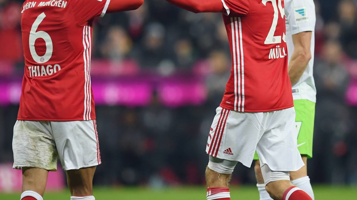 Bei den Bayern darf sich auch Thomas Müller beim 4:0 in die Torschützenliste eintragen - und ist sichtlich erleichtert. Für Müller ist es das Ende einer langen Durststrecke