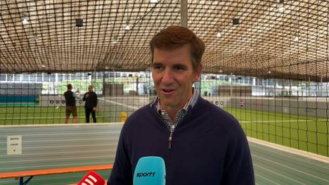 NFL-Legende Eli Manning und Markus Kuhn reagieren am Rande eines Events in München auf die Degradierung von Giants-Quarterback Russell Wilson.