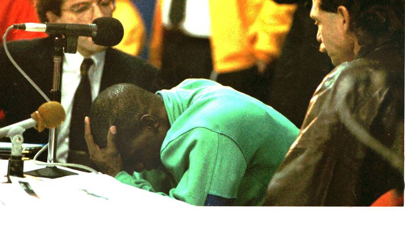 Ben Johnson (M.) bei einer Pressekonferenz im Jahr 1991