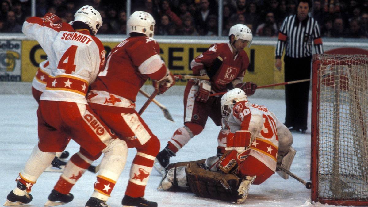 März 1986, DEG - Köln 5:6, 5:6, 1:6: Das erste Traumendspiel zwischen dem KEC und der DEG hielt, was es versprach. Und für die Düsseldorfer wurde es richtig bitter. Im ersten Spiel führte die DEG in Köln bereits mit 5:3, ehe die Kölner das Spiel noch zu einem 6:5 drehten. Im zweiten Finalspiel setzten beide Mannschaften noch einen drauf, an der heimischen Brehmstraße führte die DEG sogar schon mit 5:1