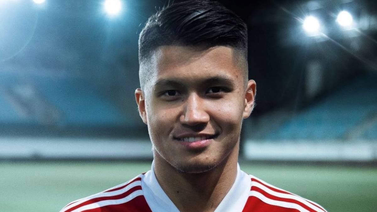 Das Heimtrikot Russlands für die EM 2021 ist in rot gehalten. An den Ärmeln findet sich eine Hommage an die Flagge Russlands.