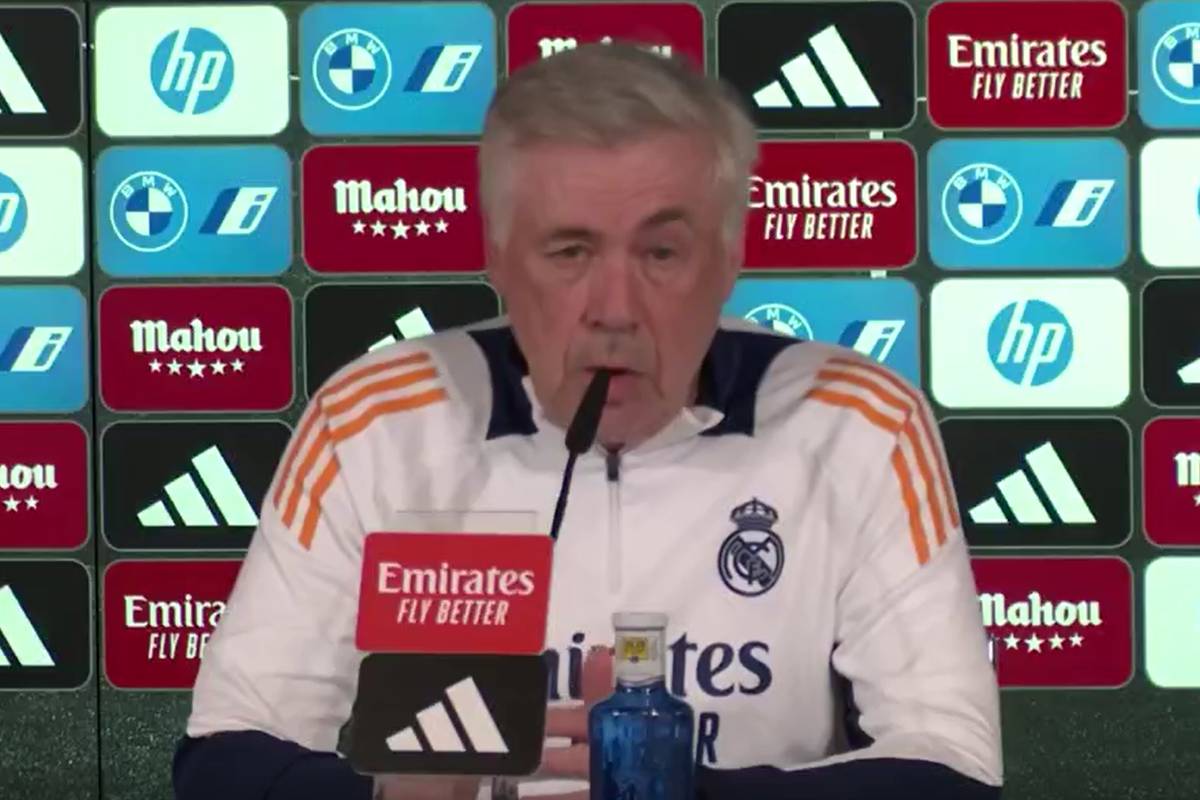 Real-Trainer Carlo Ancelotti muss neben Antonio Rüdiger erneut auf David Alaba verzichten. Das verkündete der Coach nun auf der Pressekonferenz. 