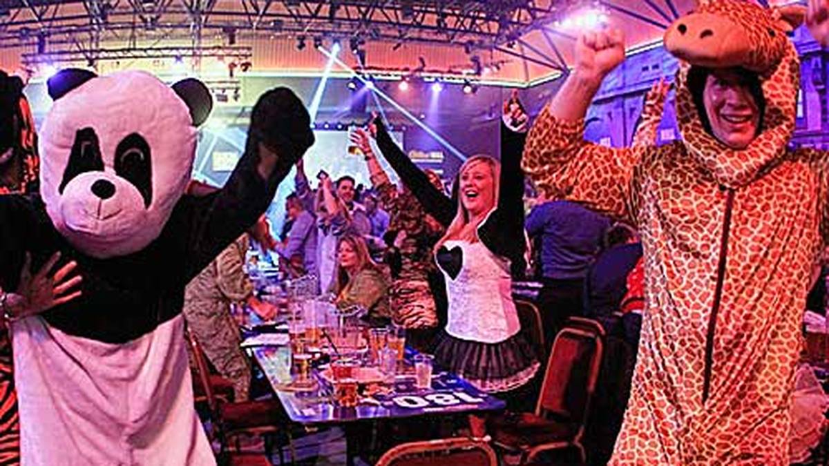 An der Unterstützung der Fans hat es sicher nicht gelegen. Die haben sich auch heute wieder etwas einfallen lassen. Tierisch geht es im Ally Pally zu