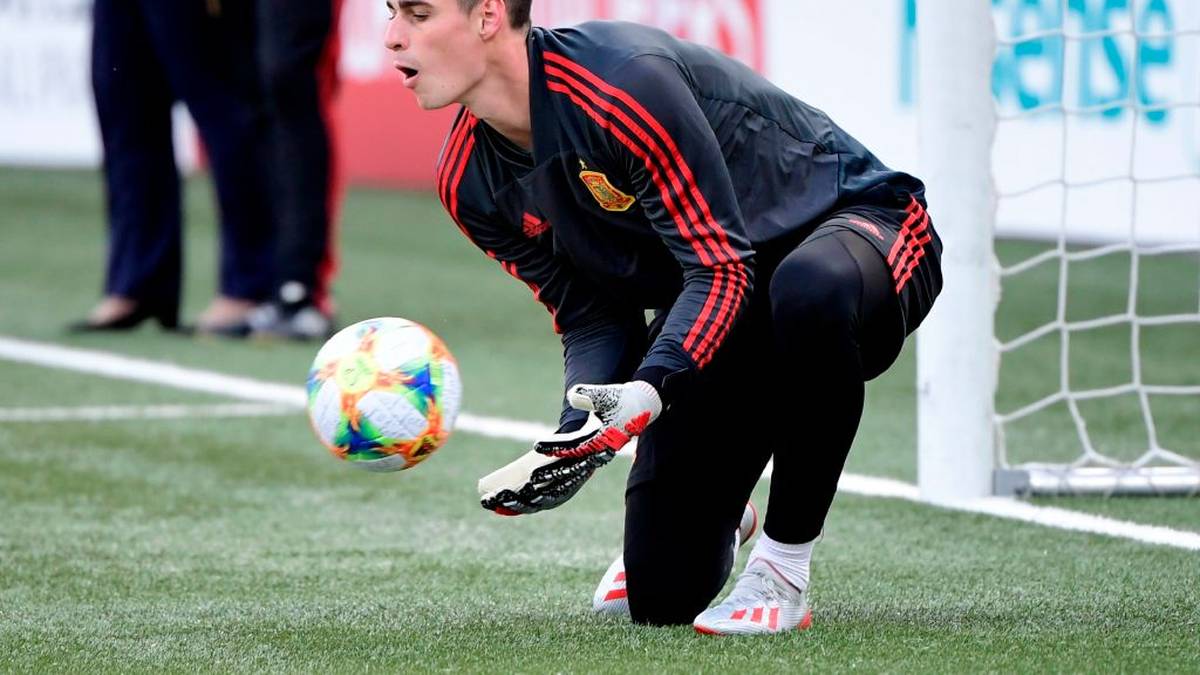 SPANIEN: KEPA ARRIZABALAGA erlebte beim FC Chelsea ein Saison zum Vergessen. Trainer Frank Lampard setzte den teuersten Torhüter der Geschichte sogar auf die Bank. Keine guten Vorzeichen für einen Stammplatz in der Nationalmannschaft. Die Verschiebung kann ihm nur helfen wieder besser in Form zu kommen und wieder die Nummer eins zu werden