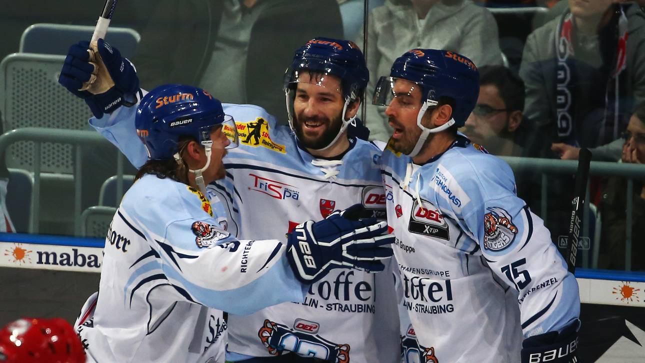 Straubing verlängert mit neun Spielern