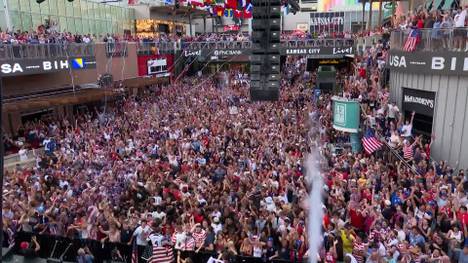 Nach dem erfolgreichen Abschneiden der US-Nationalmannschaft im Sechzehntelfinale zeigen sich die amerikanischen Fans extrem optimistisch für den weiteren Turnierverlauf und träumen bereits vom WM-Titel im eigenen Land.