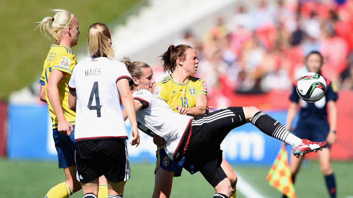 Behält sie recht? Zumindest starten die Deutschen besser in die Partie und sorgen für kräftig Offensiv-Wirbel. Schweden findet keinen Zugang