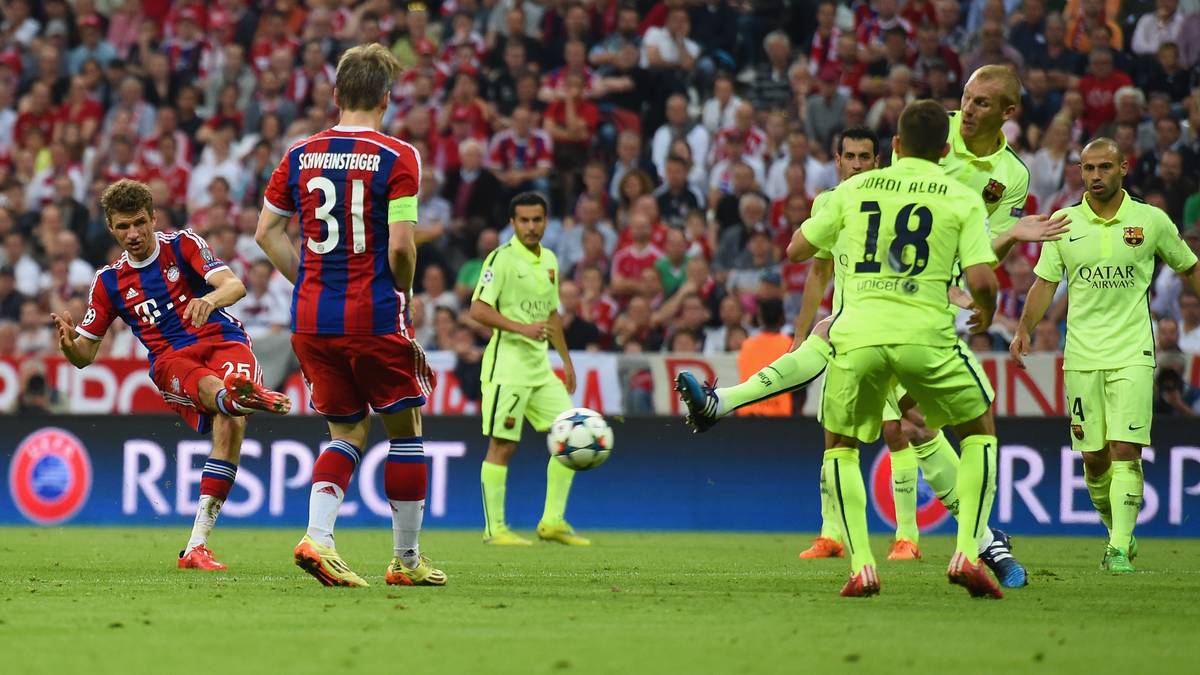Tatsächlich bäumt sich der Rekordmeister noch einmal auf. Thomas Müller trifft in der 74. Minute zum 3:2. Aber der Treffer kommt zu spät