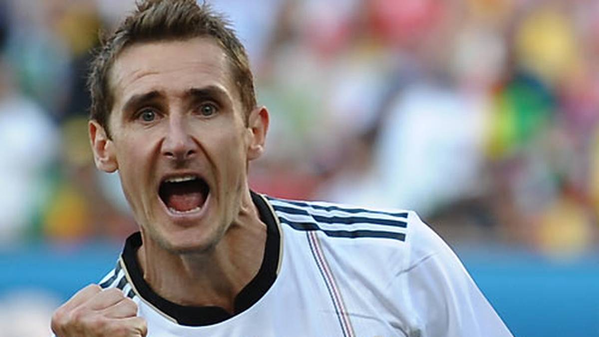 "Die Tore bei der WM in Südafrika waren schön, weil wir so offensiven, attraktiven Fußball gespielt haben", sagt Klose im Rückblick. "Gegen England, gegen Argentinien, da passte alles." Die Freude nach dem 1:0 gegen England zeigt es.  