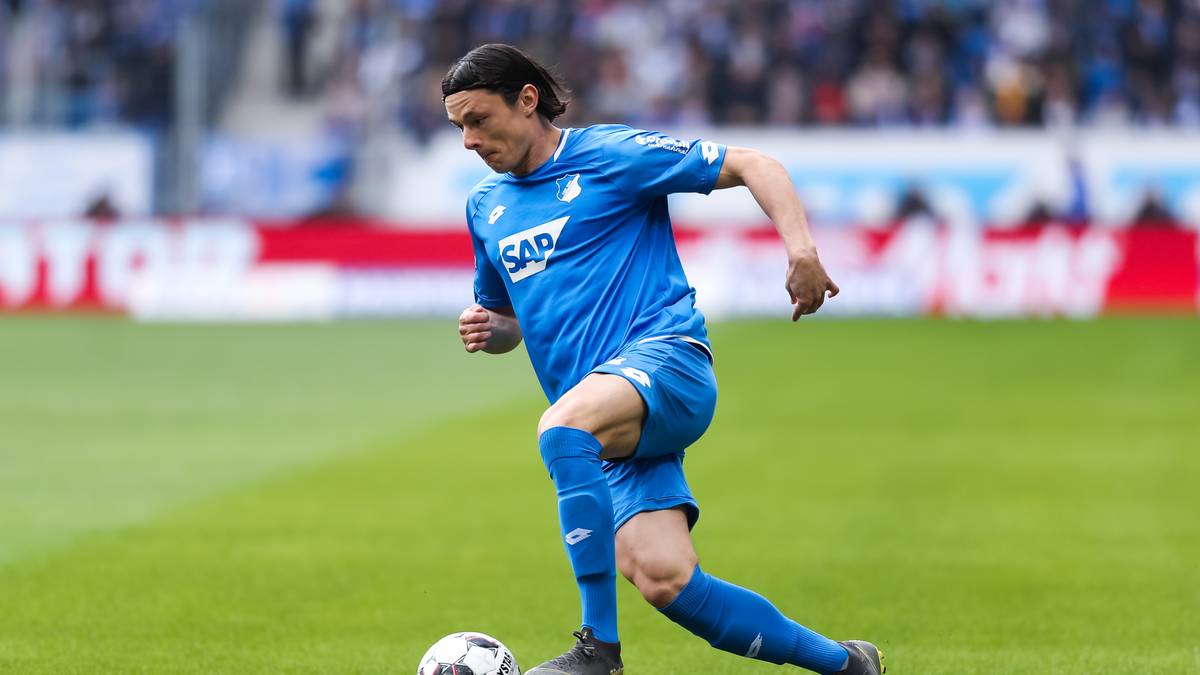 NICO SCHULZ: Der Hoffenheimer spielt eine starke Saison im Kraichgau und hat sich auch bei Löw auf der linken Abwehrseite festgespielt. Laut "Sport Bild", soll sich der 26-Jährige bereits mit dem BVB über einen Wechsel einig sein, zudem soll er eine Ausstiegsklausel besitzen, die zwischen 25 und 30 Millionen Euro schwer sein soll