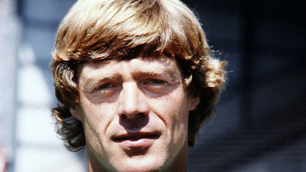 JOHNNY REP: Der Niederländer wechselte 1979 vom SEC Bastia nach Saint-Étienne, wo er 1981 französische Meister wurde. In 131 Spielen traf der Angreifer für die Verts 44 Mal. Rep erlangte vor allem auch in der Musikszene Beliebtheit. Die Band Mickey 3D aus Saint-Étienne widmete ihm sogar einen ganzen Song ("Johnny Rep"), der mit einem Live-Kommentar endet als Rep drei Tore in einem Spiel erzielte