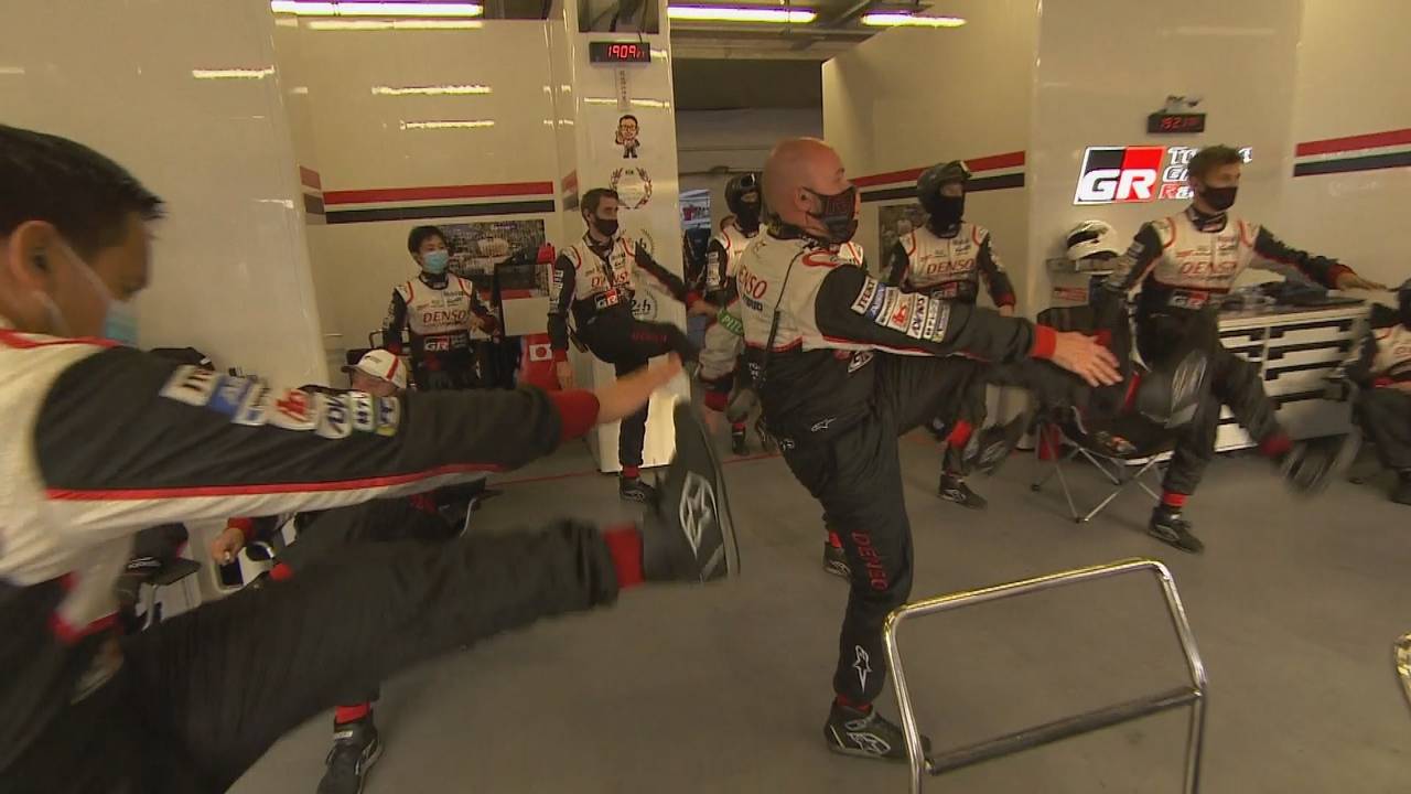 WEC: 24 Stunden in Le Mans - Mechaniker mit Workout vor Einbruch der Nacht