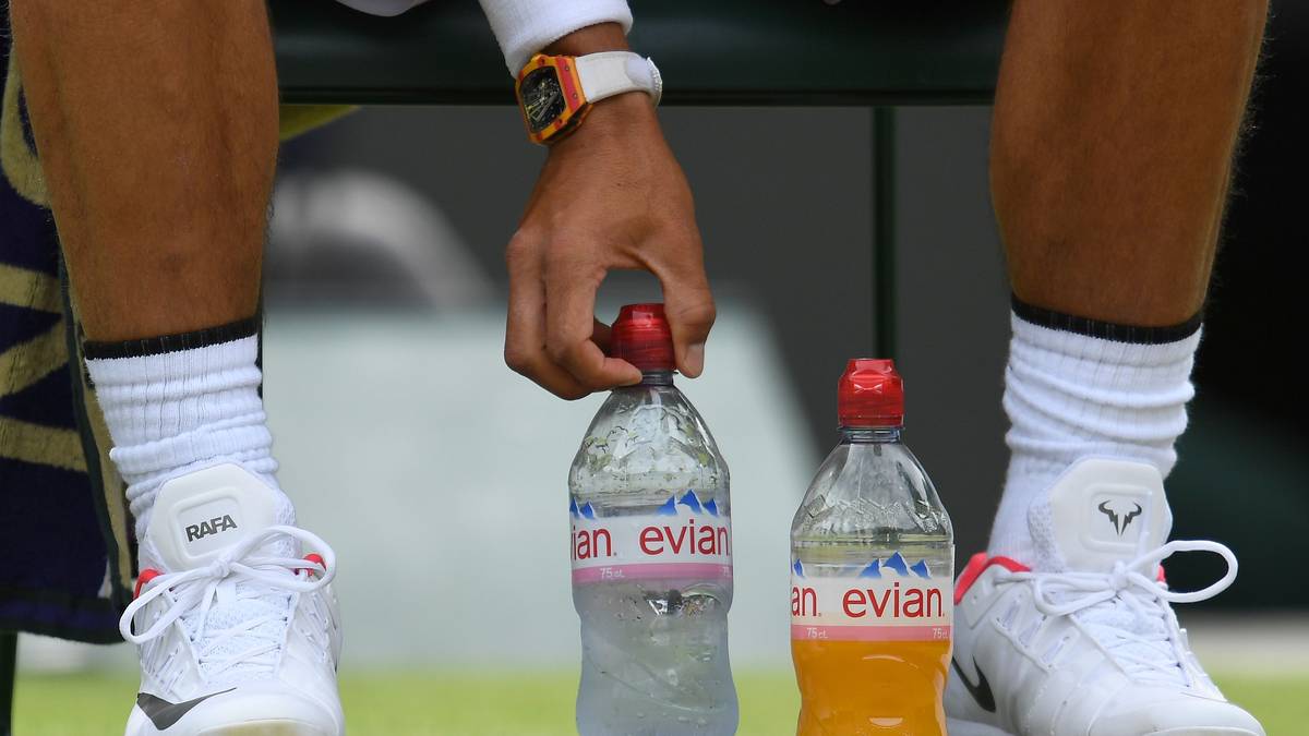 Rafael Nadal und seine Rituale: Seine Getränkeflaschen müssen stets gleich angeordnet vor ihm stehen