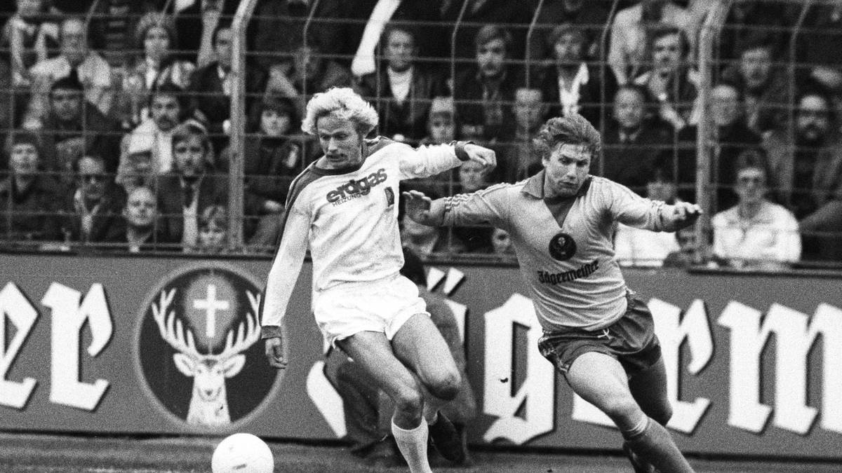 KARL DEL'HAYE: Der nur 1,65 große "Kalle" Del'Haye wechselte 1974 aus seiner Geburtsstadt Aachen nach Gladbach, spielte sich als Rechtsaußen in die Herzen der Fans, die ihm seinen Wechsel zu den Bayern 1980 allerdings übel nahmen. Dort floppte der erste Millionen-Transfer (1,265 Mio. Mark) der Bundesliga-Geschichte allerdings