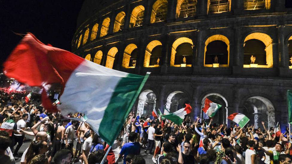 In ganz Italien feierten die Fans auf den Straßen den EM-Titel