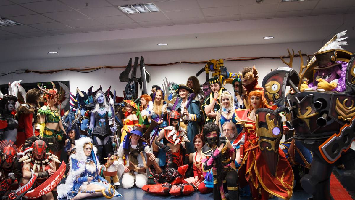 Cosplay par excellence 2015: Das Gruppenfoto vereint die besten und aufwändigsten Cosplayer der ESL One