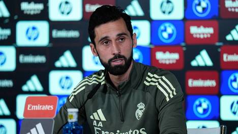 Vor seinem Debüt gegen Albacete offenbart der neue Real-Madrid-Trainer Alvaro Arbeloa, dass er nie wie sein ehemaliger Trainer José Mourinho sein könnte. Der Spanier betont das gute Verhältnis zu ihm und dessen positiven Einfluss.
