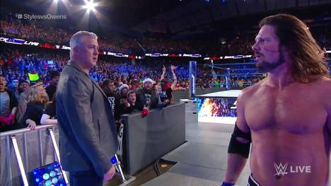 Shane McMahon (l.) ruinierte WWE World Champion AJ Styles unfreiwillig den Abend