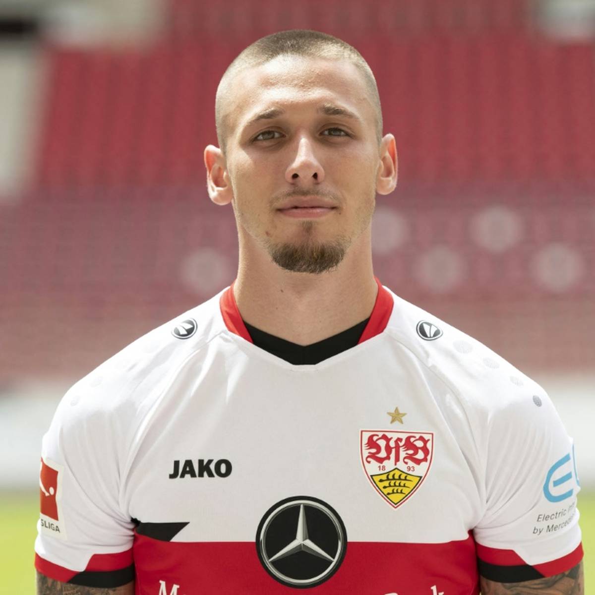 Mittelfeldspieler Darko Churlinov verlässt den VfB Stuttgart endgültig und wechselt zum englischen Zweitligisten FC Burnley.