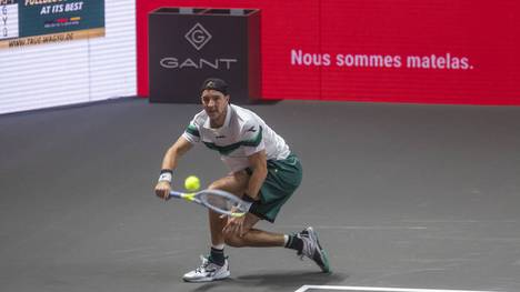Deutschlands zweitbester Tennisprofi Jan-Lennard Struff ist beim ATP-Turnier in Köln schon in der ersten Runde gescheitert