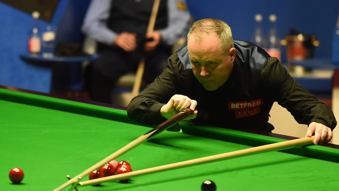 SNOOKER-WAL-SCO-WORLD Sollte aufgrund der Tischgröße das Spielen von Weiß nicht möglich sein, kann der Spieler einen der verschiedenen Hilfsqueues verwenden
