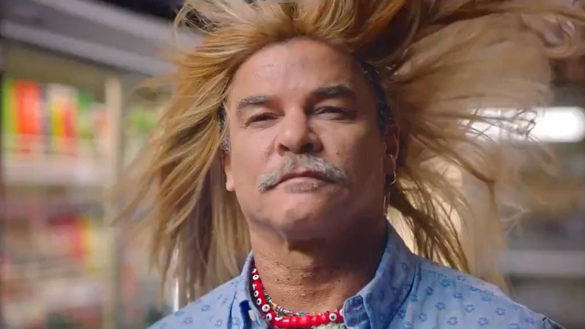 Hintergrund ist ein Werbespot für den Glücksspielanbieter Codere, für den Valderrama eine neue Frisur trug und damit natürlich Aufsehen erregte