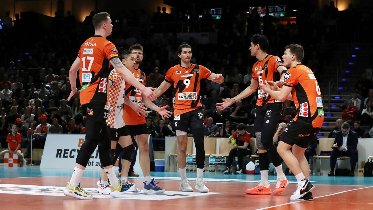 Meister Berlin legt in Playoffs vor