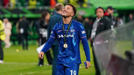 Durch den anstehenden Abgang von Jamie Gittens wünschen sich die BVB-Fans schnell einen Ersatz. Allen voran Jadon Sancho.