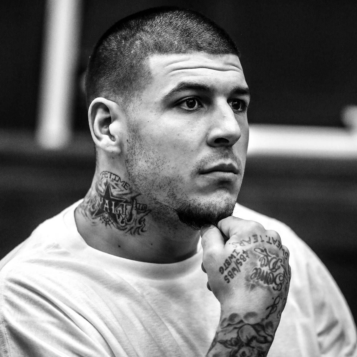 Ehemaliger Nfl Star Aaron Hernandez Bringt Sich Im Gefangnis Um