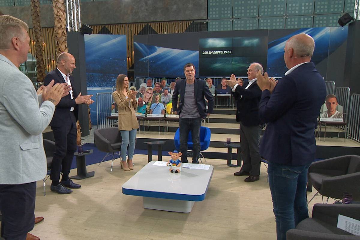 Nach über 300 Sendungen ist in Sachen Doppelpass-Moderation (mehr oder weniger) Schluss für Thomas Helmer. Am Ende der letzten Ausgabe wird es emotional.