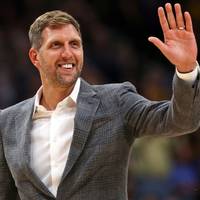 In den WNBA-Playoffs träumt Satou Sabally weiter vom großen Wurf mit den Dallas Wings. Selbst NBA-Ikone Dirk Nowitzki ist begeistert von der Leistung der jungen Deutschen.