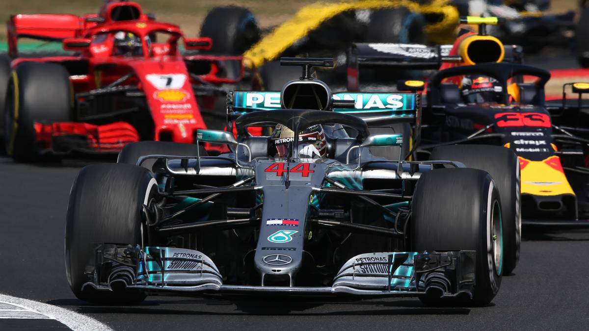 RENNEN 10 - GROSSBRITANNIEN: Hamilton holt die Pole, und Vettel den Rennsieg. Die WM scheint Richtung Vettel zu kippen. Dem Briten wird eine Kollision mit Kimi Räikkönen zum Verhängnis. Er rettet mit einer furiosen Aufholjagd 15 Punkte