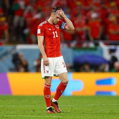 Beim souveränen Achtelfinal-Einzug Englands erlebt Gareth Bale einen rabenschwarzen Tag. Schon vor dem Spiel kommen Rücktrittsgerüchte auf. Diesen tritt der Waliser nun entgegen.