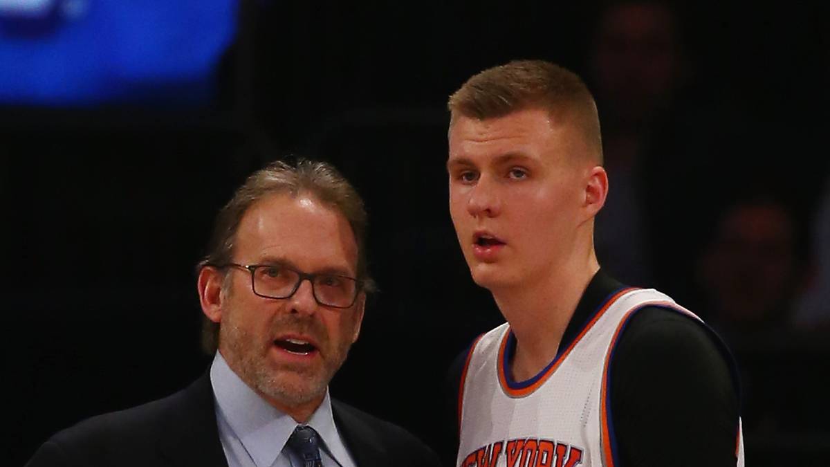 Premiere für Kurt Rambis: Der Interimstrainer der New York Knicks ist gegen Washington erstmals der Chef. Vorher gibt es noch ein paar Tipps für Rookie Kristaps Porzingis