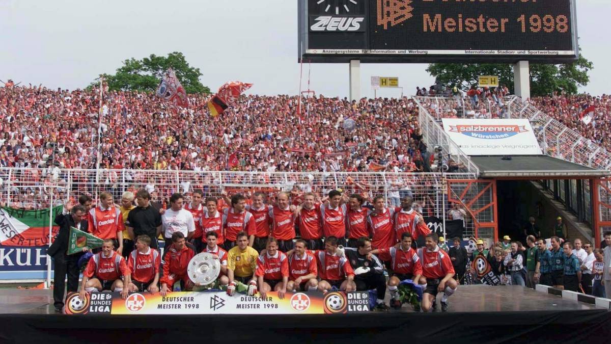 PLATZ 1 - 1. FC KAISERSLAUTERN (1997/98): Den ultimativen Aufsteiger-Coup landete 1998 der 1. FC Kaiserslautern. 1996 abgestiegen, kehrten die Pfälzer 1997 direkt in die Bundesliga zurück und waren zehn Monate später sensationell Deutscher Meister. Ein 4:0 gegen Wolfsburg am 33. Spieltag machte den Titel perfekt