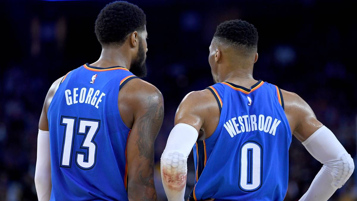 PLATZ 8 - OKLAHOMA CITY THUNDER (36-27): Russell Westbrook (r.), Paul George (l.) und Carmelo Anthony klingen nach Erfolg. Doch die Thunder scheinen immer noch nicht endgültig eingespielt, die einzige Konstanz ist die Unbeständigkeit. Die Verletzung von Defensiv-Ass Andre Roberson schmerzt. OKC ist dank der enormen Kader-Qualität dennoch ein Kandidat für eine späte Aufholjagd und Rang drei oder vier am Saisonende