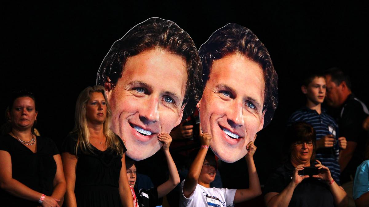 RYAN LOCHTE: Schmerzhafte Fan-Liebe für US-Schwimmstar Ryan Lochte: Der sechsmalige Olympiasieger stürzt, nachdem ihm ein junger Fan um den Hals fällt. Das Resultat ist bitter: Innenbandriss und Kreuzband-Dehnung