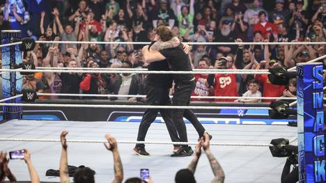 Kevin Owens (l.) und Sami Zayn fanden bei WWE SmackDown wieder zueinander