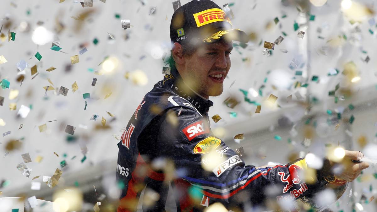 Auch im Jahr 2011 darf sich der Deutsche als Champions feiern lassen. Er steht 17 Mal auf dem Podium und gewinnt dabei elf Rennen. Der dominierende Pilot des Jahres kann sich am Ende vollkommen verdient Weltmeister nennen