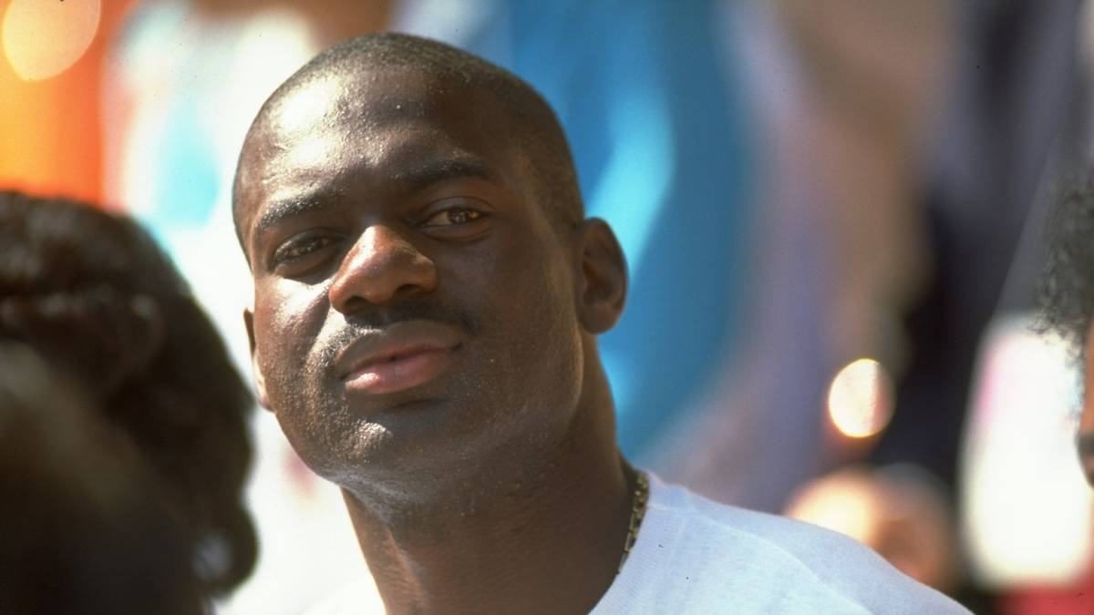 Der Kanadier wird positiv auf das Steroid Stanozolol getestet. Zwei Tage nach seinem Jahrhundertlauf ist Johnson die Goldmedaille wieder los und wird für zwei Jahre gesperrt. SPORT1 zeigt die größten Doping-Skandale des Sports