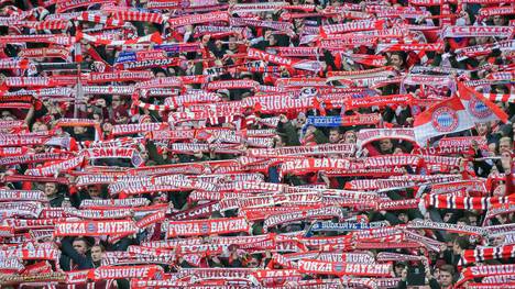SPORT1 zeigt sowohl das "Retterspiel" des FC Bayern in Kaiserslautern als auch das Legendenspiel bei Manchester United