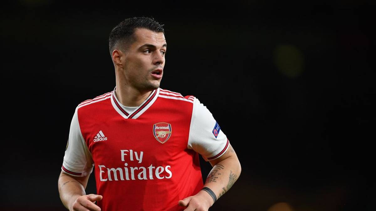 Beim FC Arsenal ist der Mittelfeldspieler nicht mehr glücklich. Unter dem neuen Coach Arteta sollte eigentlich alles besser werden, der Spanier soll Xhaka nach seinem öffentlichen Lob unter vier Augen aber mitgeteilt haben, dass er spätesten im Sommer gehen könne
