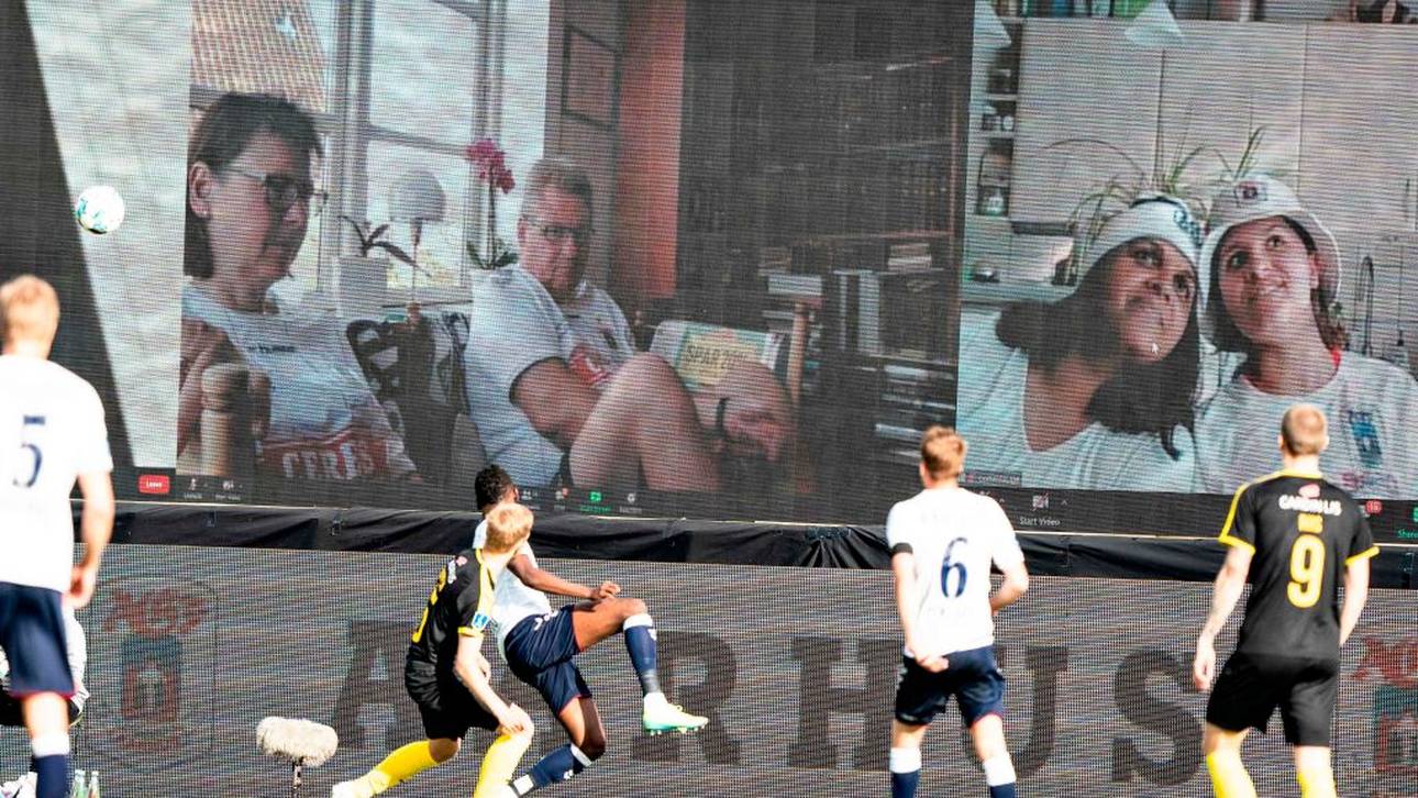 Auf dem Sofa live dabei: Aarhus GF zeigte die Fans auf Videoleinwänden im Stadion