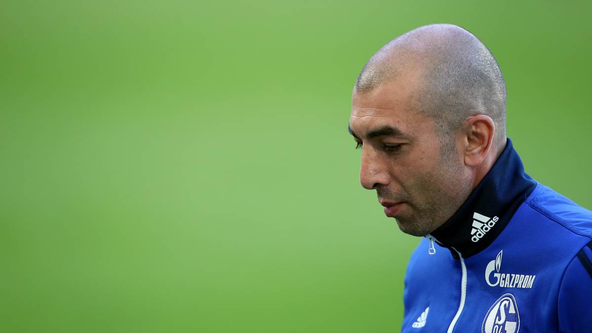 Im Mai 2015 ist für Di Matteo auf Schalke schon wieder Schluss. Unter ihm verpasst der Verein die Champions League. Heldt wird diese Personalentscheidung fast zum Verhängnis. Die Kritik wird stärker, doch er darf weiter machen