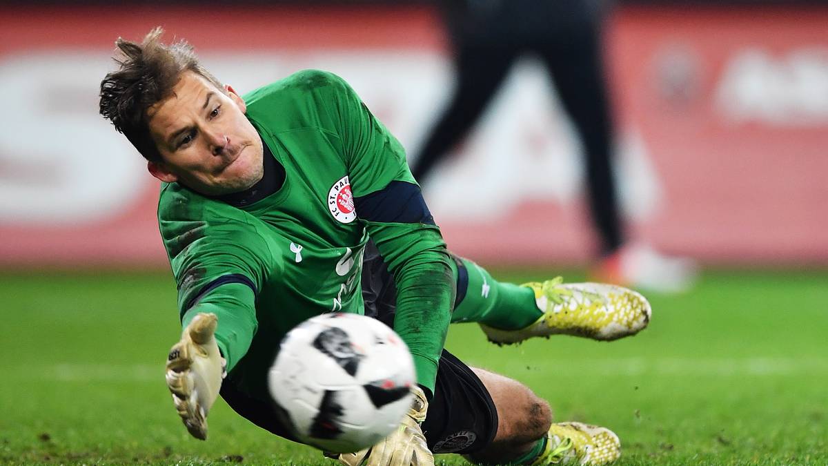 8. PLATZ: Philipp Heerwagen (FC St. Pauli): Weisse Westen: 9 - Gegentore: 12